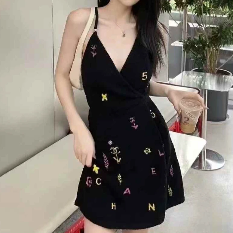 99新 Chanel/香奈儿 34码22P黑色毛巾料钻扣系带吊带裙