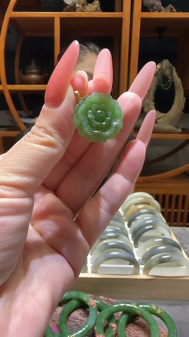 吊坠(赠链)18K金镶嵌和田玉LK5
