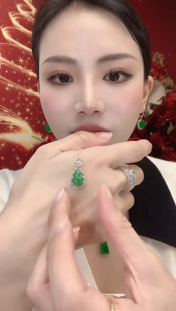 吊坠(不含链)18K金镶嵌翡翠A15 多样性发一件