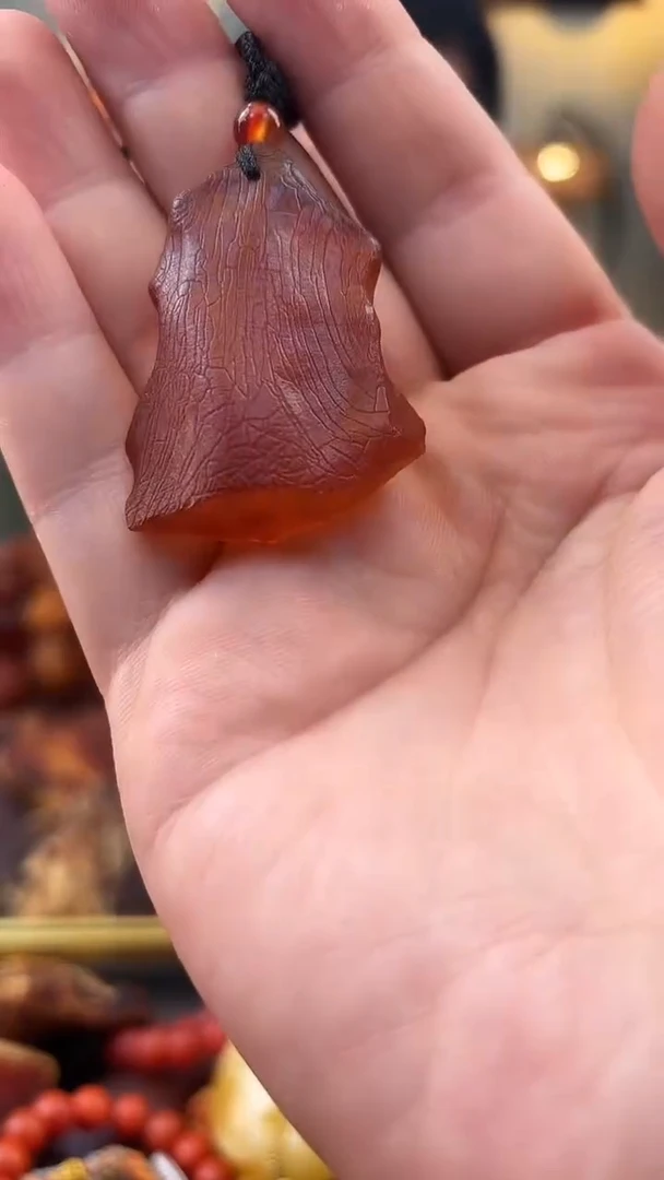 未镶嵌颈饰琥珀吊坠