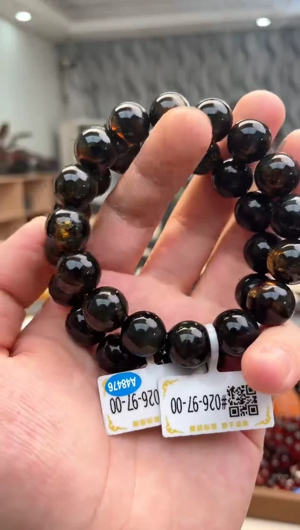 未镶嵌琥珀裸石12mm星际蓝手串多样性发其中一件