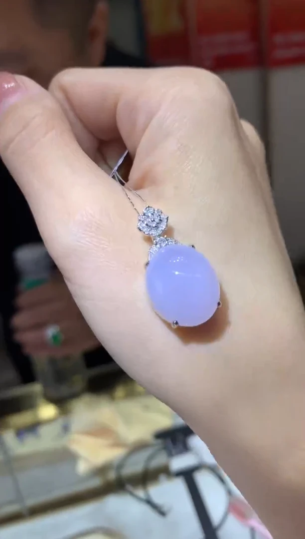 颈饰18K金镶嵌翡翠|不退不换