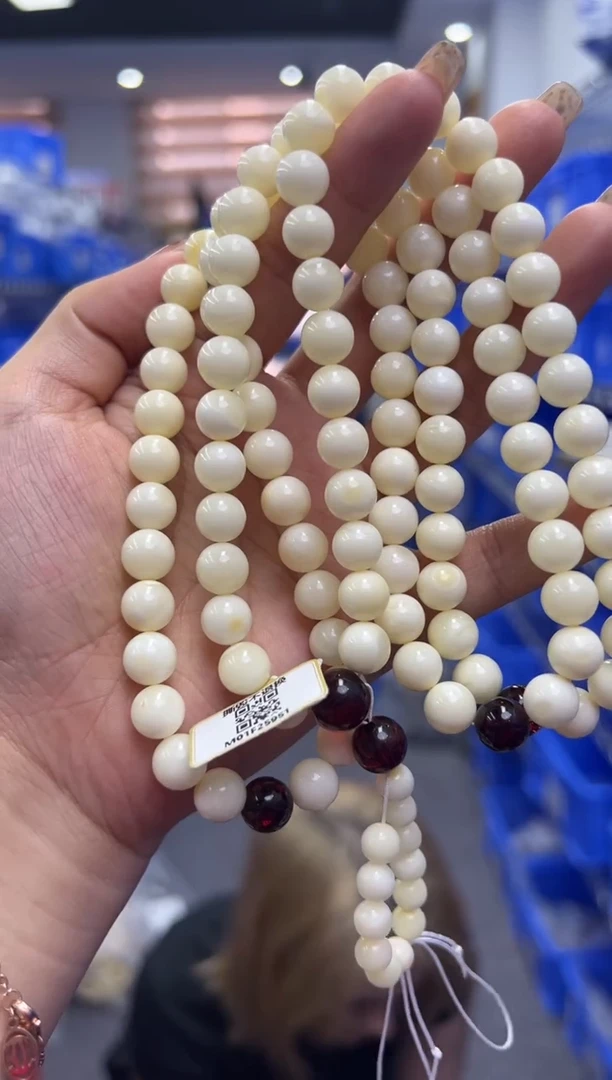 未镶嵌颈饰琥珀159秒拍号