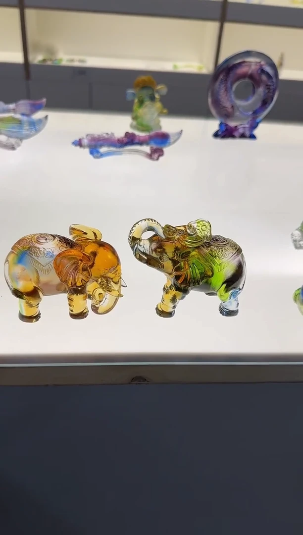 手工艺品琉璃彩色小象一对