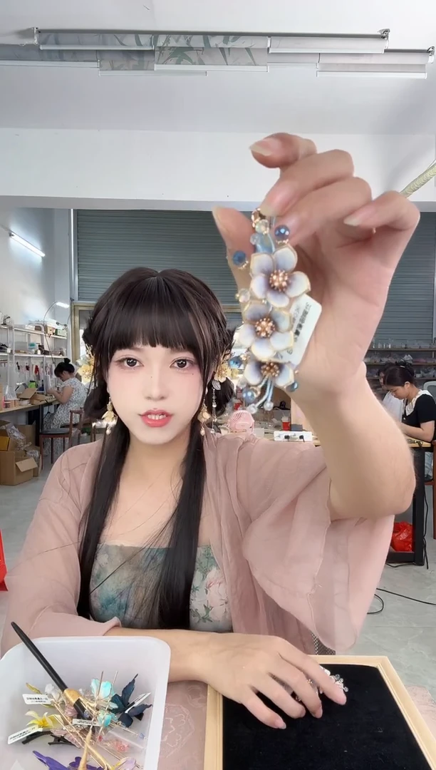 合金无584 瑕疵非遗绒花 夹子无流苏