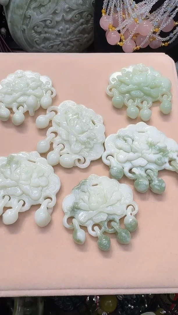 【闪购商品】岫玉颈饰未镶嵌一点翠牡丹花半珠链【随机发货其中一个】