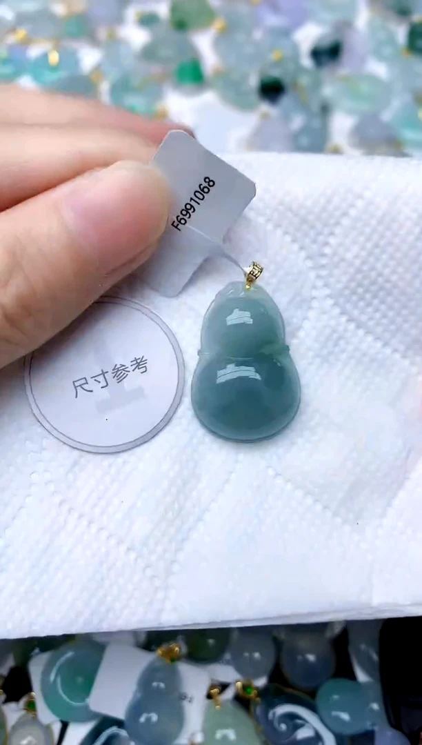 颈饰18K金镶嵌翡翠天然A货翡翠