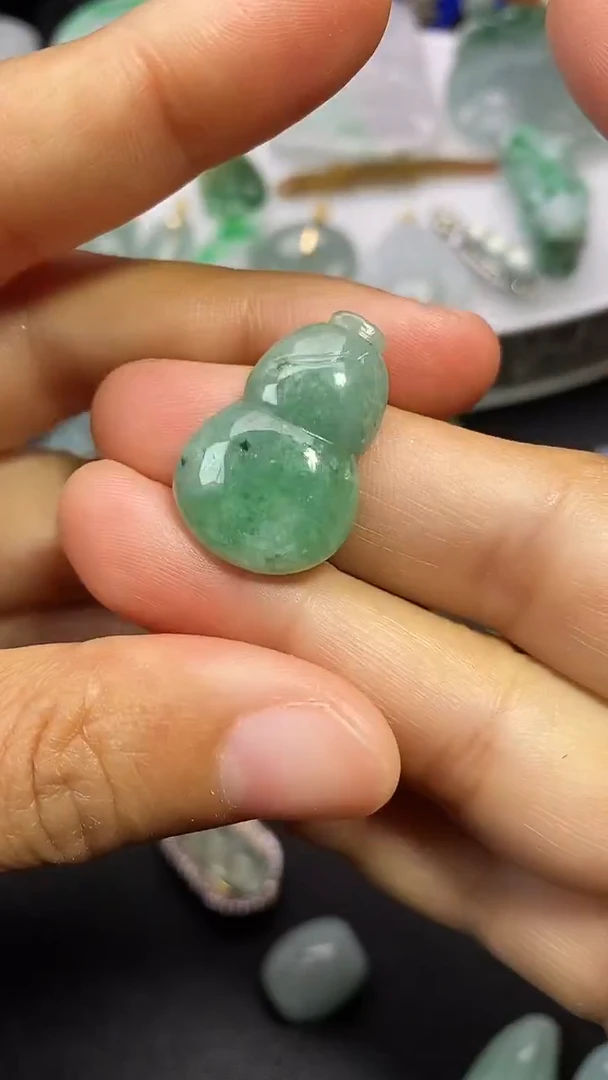 颈饰未镶嵌翡翠吊坠