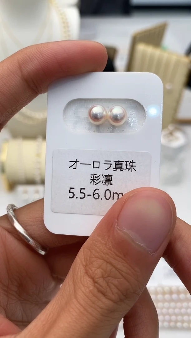 18K金镶嵌耳饰海水珍珠彩凛