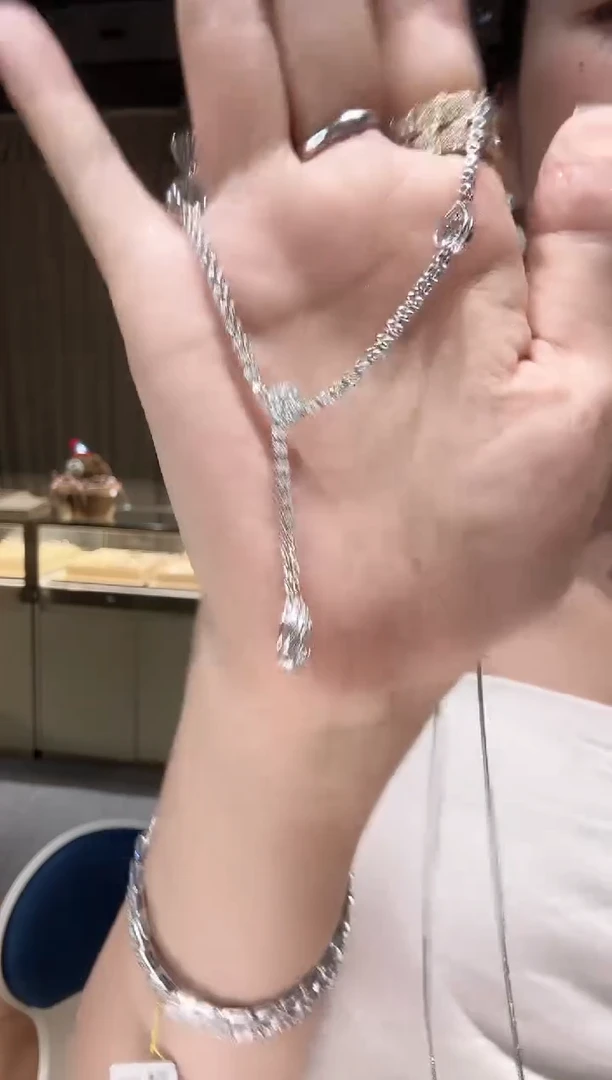 18K金镶嵌项链钻石水滴