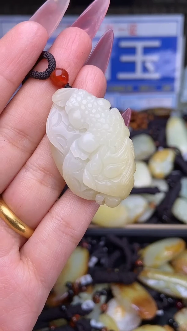 和田玉未镶嵌颈饰1