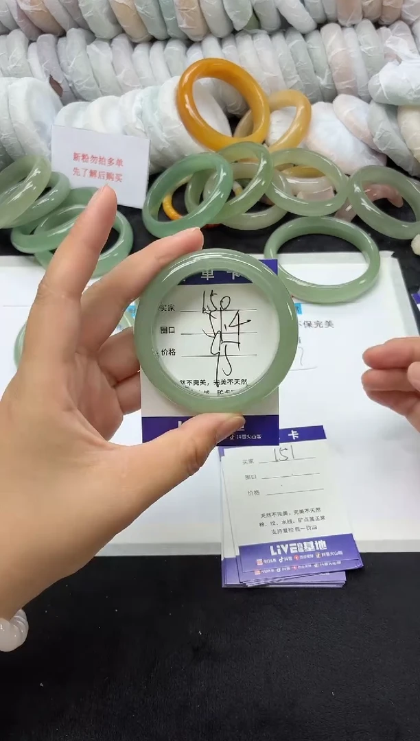 未镶嵌手镯石英质玉150