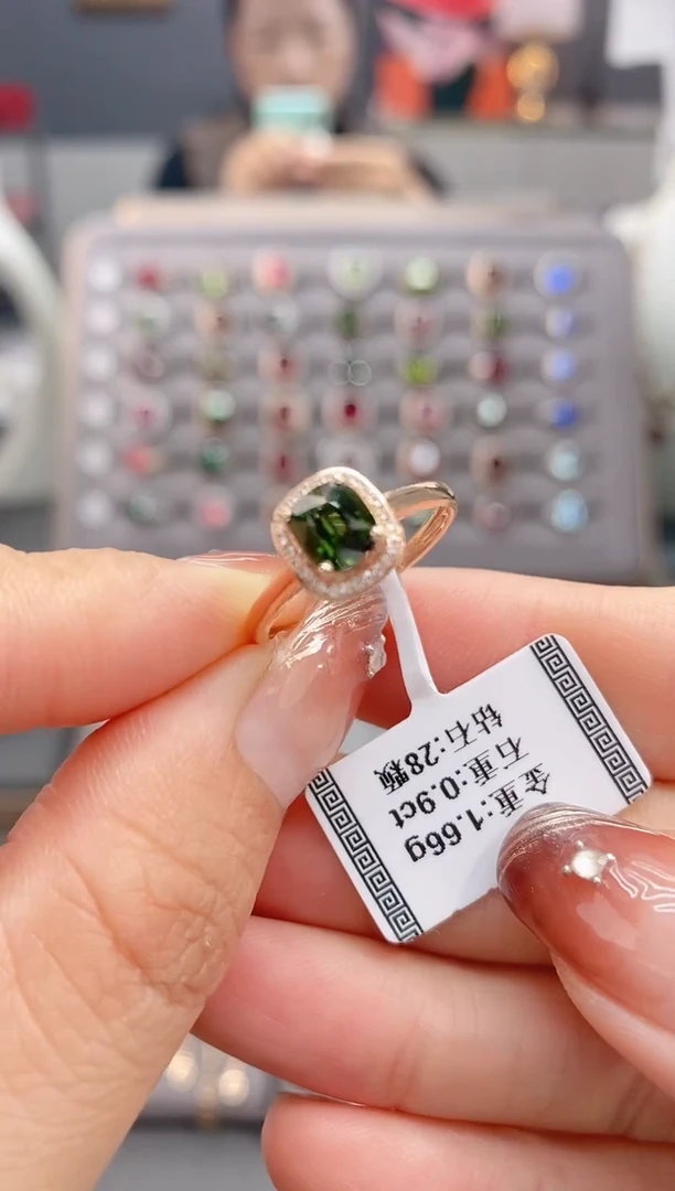 18K金镶嵌戒指碧玺0.9