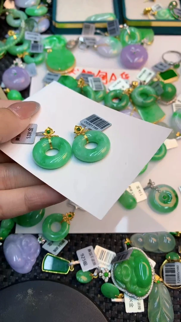 颈饰18K金镶嵌翡翠1