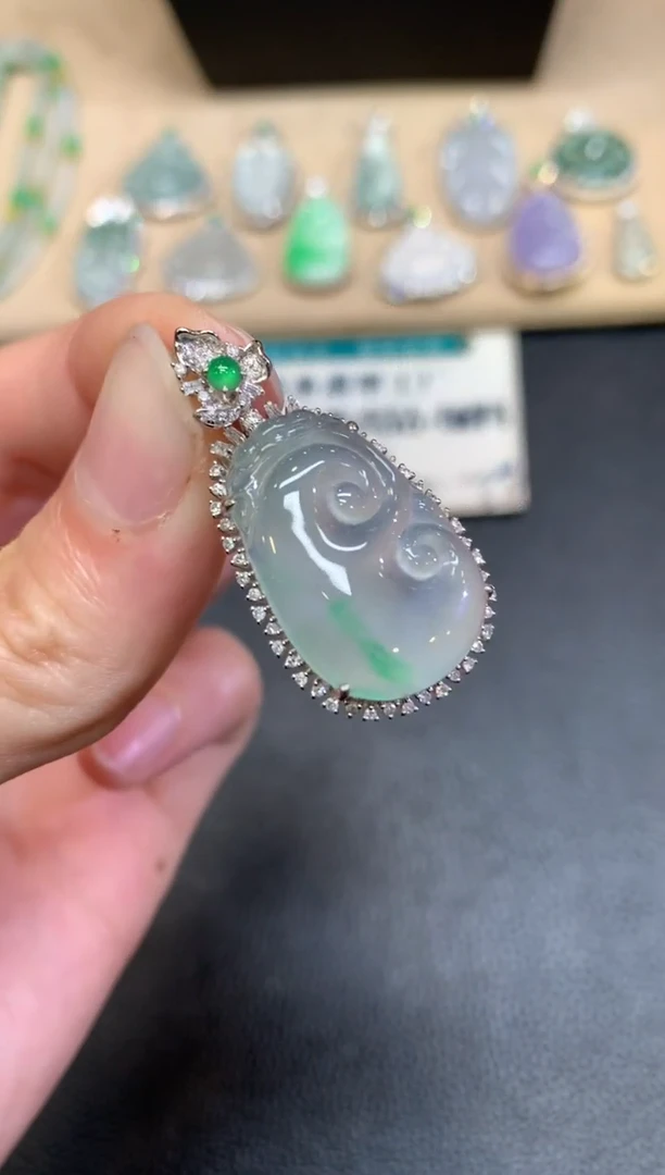 【闪购商品】翡翠颈饰18K金镶嵌如意【无服务费】