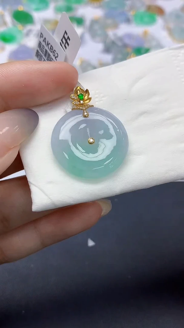 翡翠18K金镶嵌颈饰天然缅甸a货翡翠