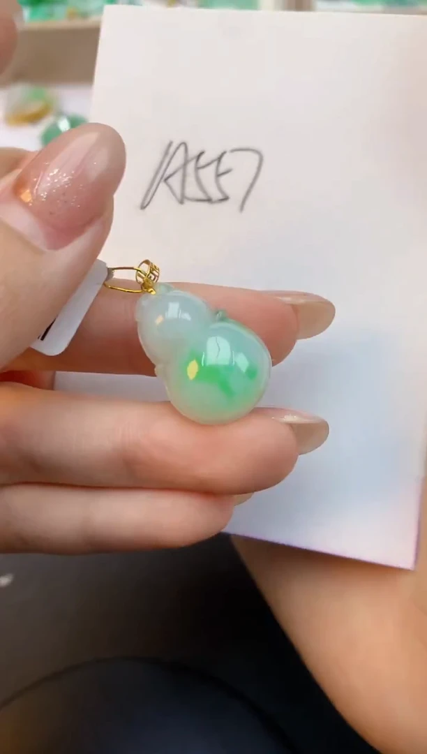 颈饰18K金镶嵌翡翠天然缅甸a货翡翠百元以上9元证书费自理