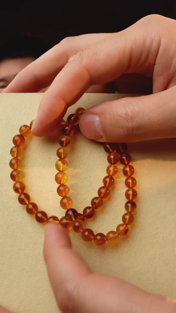 【闪购商品】琥珀裸石未镶嵌7+灵草珀手串