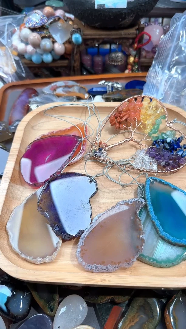 玛瑙/玉髓吊坠(赠链)未镶嵌56546454多样性发货