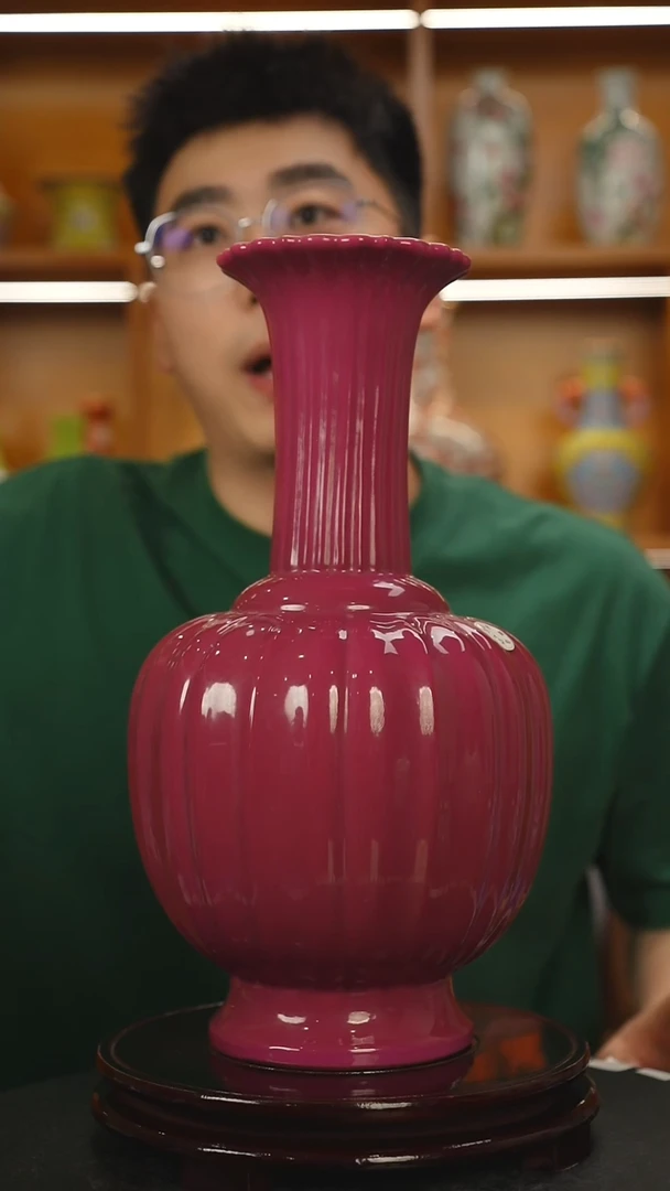 其他许***妮胭脂红釉花口瓶一对