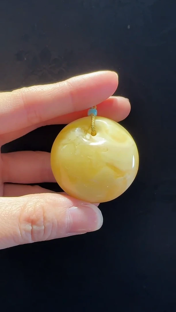 蜜蜡颈饰18K金镶嵌公主扣吊坠39.7*27.2mm