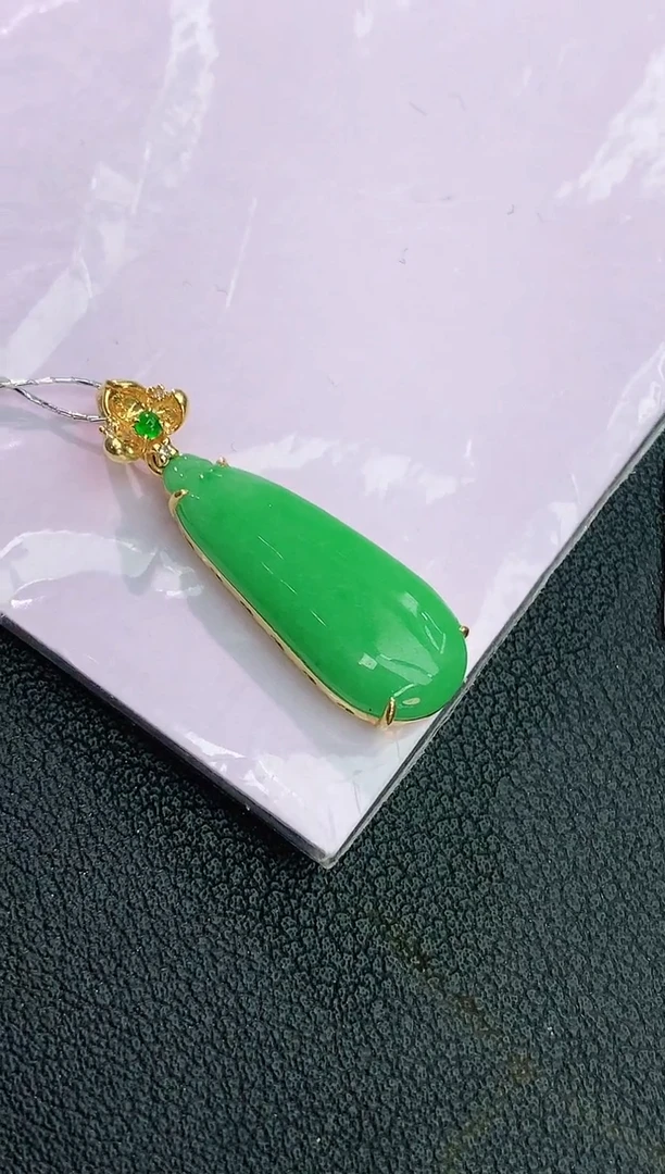颈饰18K金镶嵌翡翠赠礼盒证书 麦麦