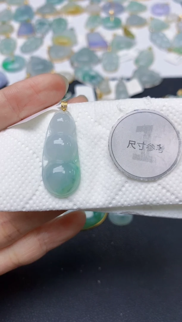 翡翠18K金镶嵌颈饰天然缅甸A货翡翠