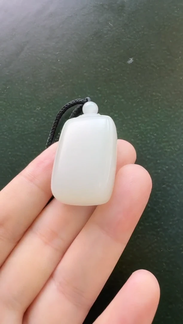 颈饰未镶嵌和田玉吊坠