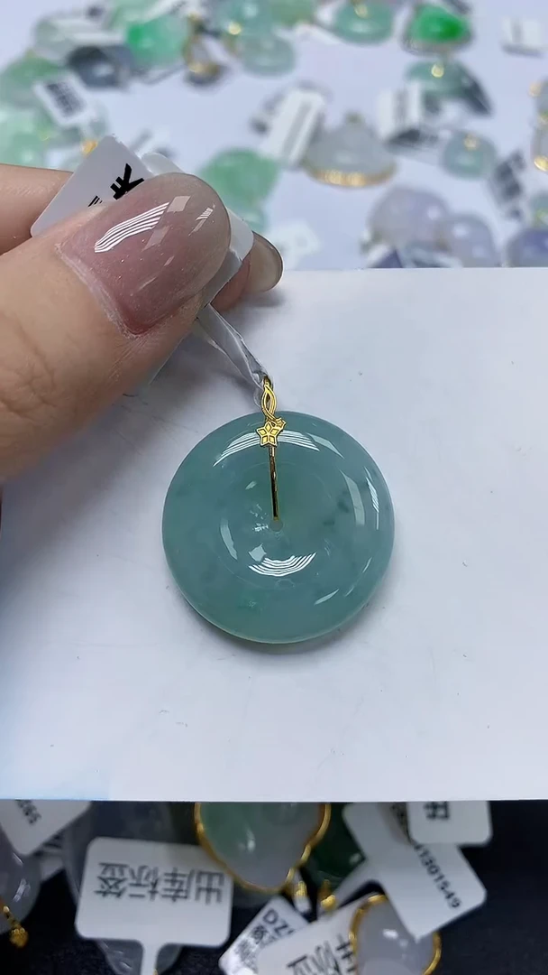 翡翠18K金镶嵌颈饰天然缅甸翡翠A货