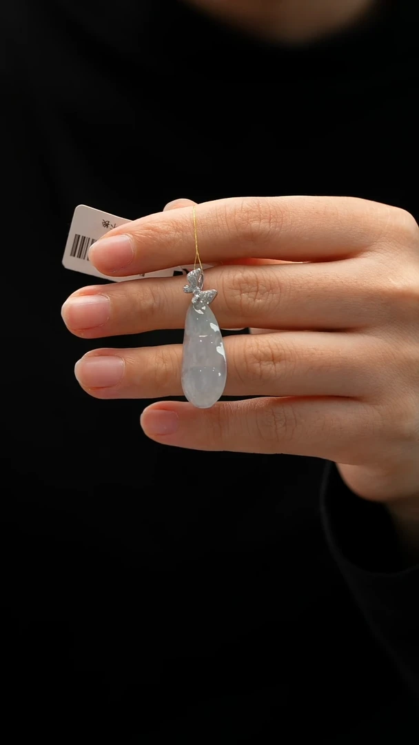 颈饰18K金镶嵌翡翠福豆