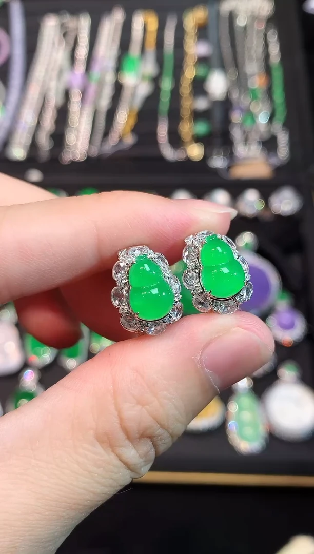 18K金镶嵌翡翠耳饰高冰正阳满绿葫芦耳包