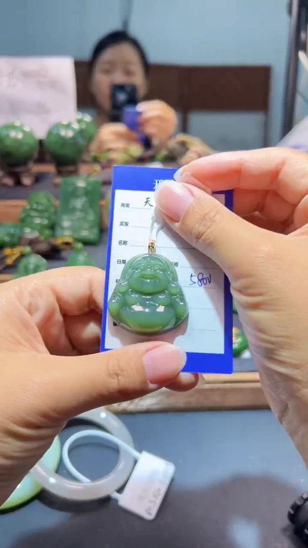 颈饰18K金镶嵌和田玉（碧玉）1