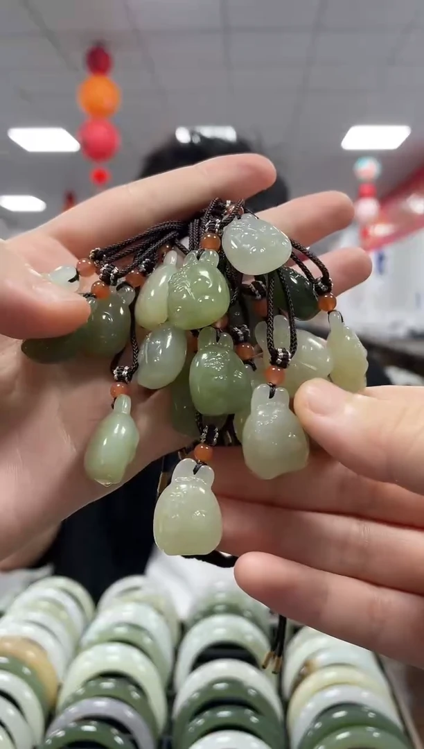 和田玉未镶嵌颈饰兔子吊坠一件多样性发货一件