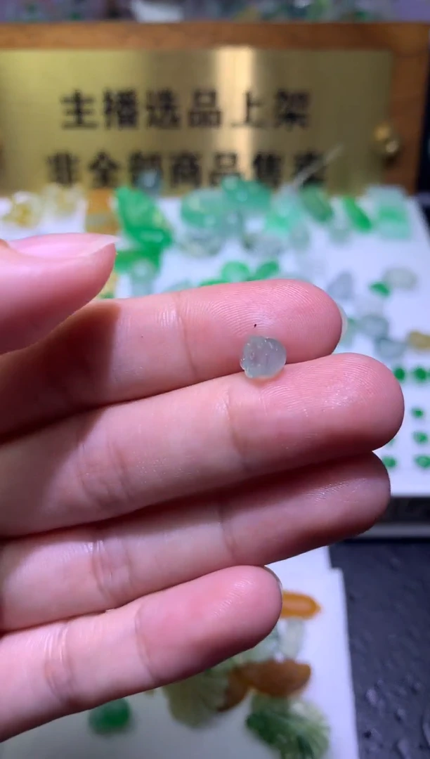 未镶嵌定制翡翠毛货