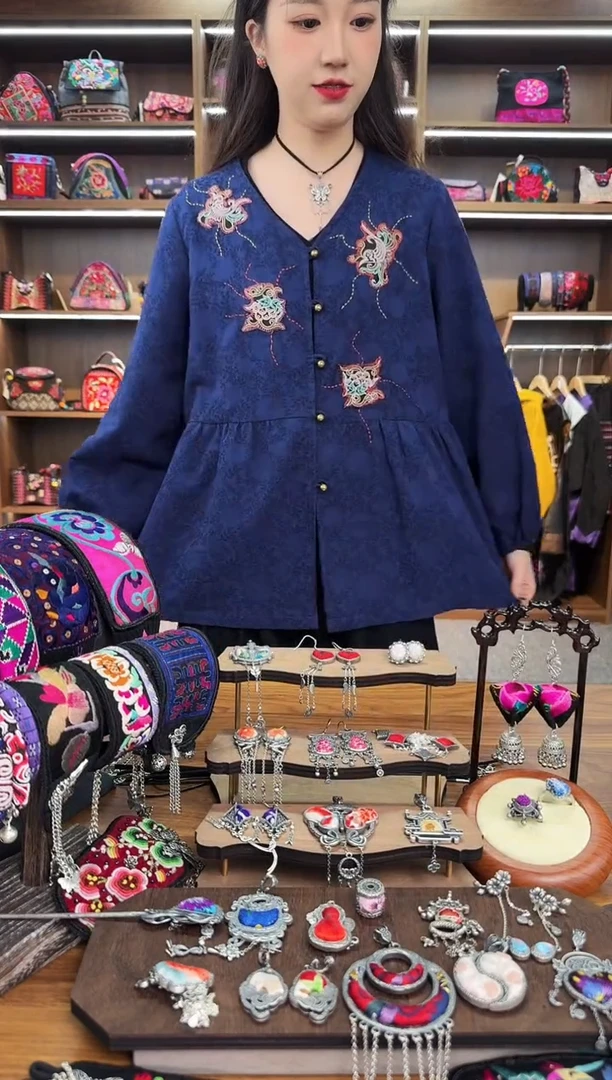 【闪购商品】织绣A28蒙阿苏苗绣传承