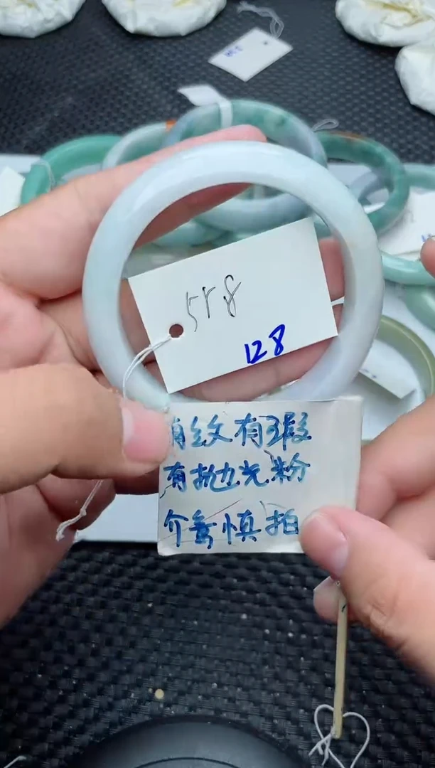 未镶嵌手镯翡翠128
