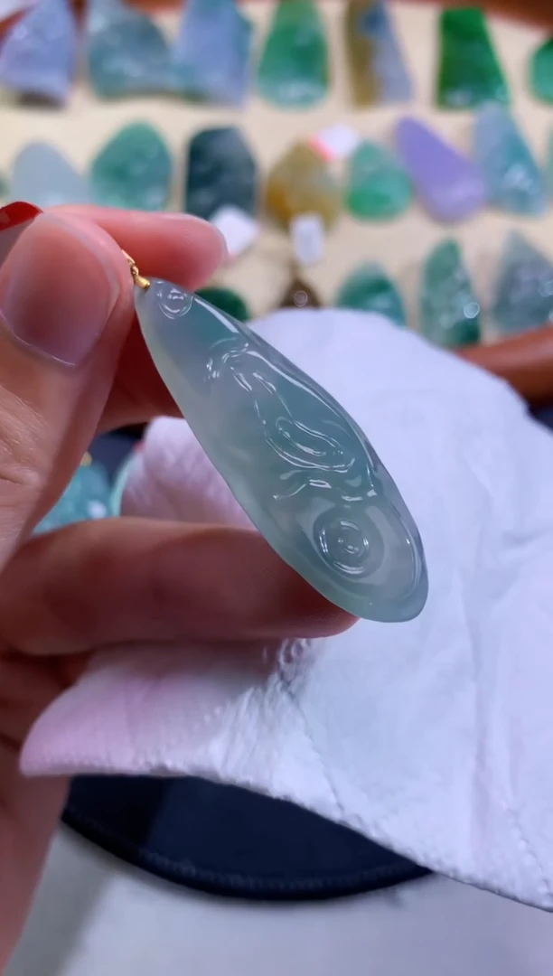 颈饰未镶嵌翡翠