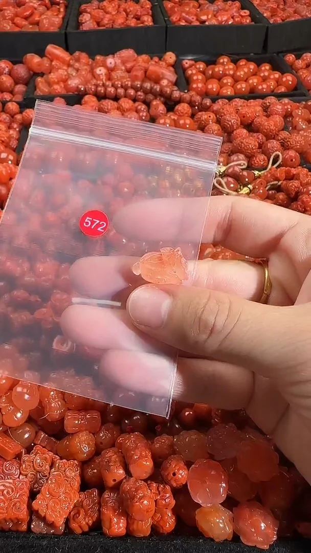 颈饰未镶嵌南红玛瑙1