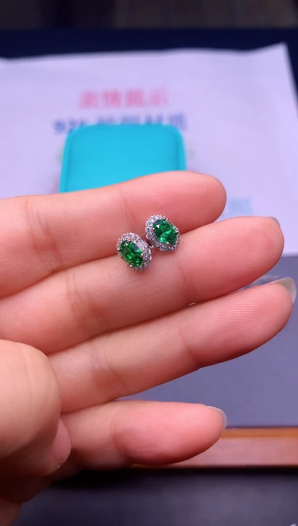 【闪购商品】祖母绿耳饰银S925镶嵌............
