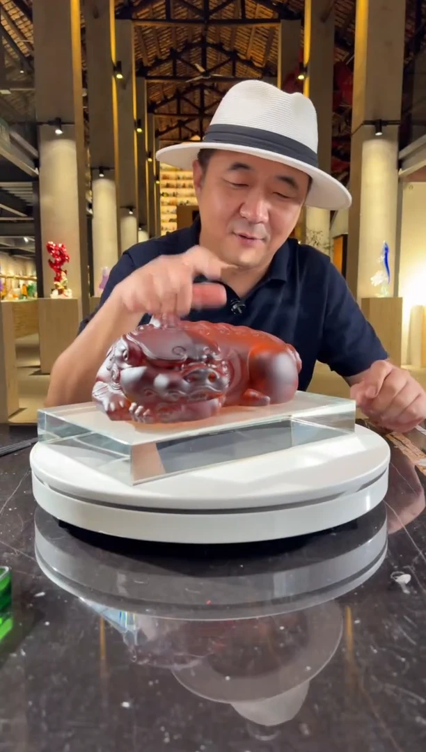摆件璨石美学蜜蜡卧福貔貅+300*200白水晶底座