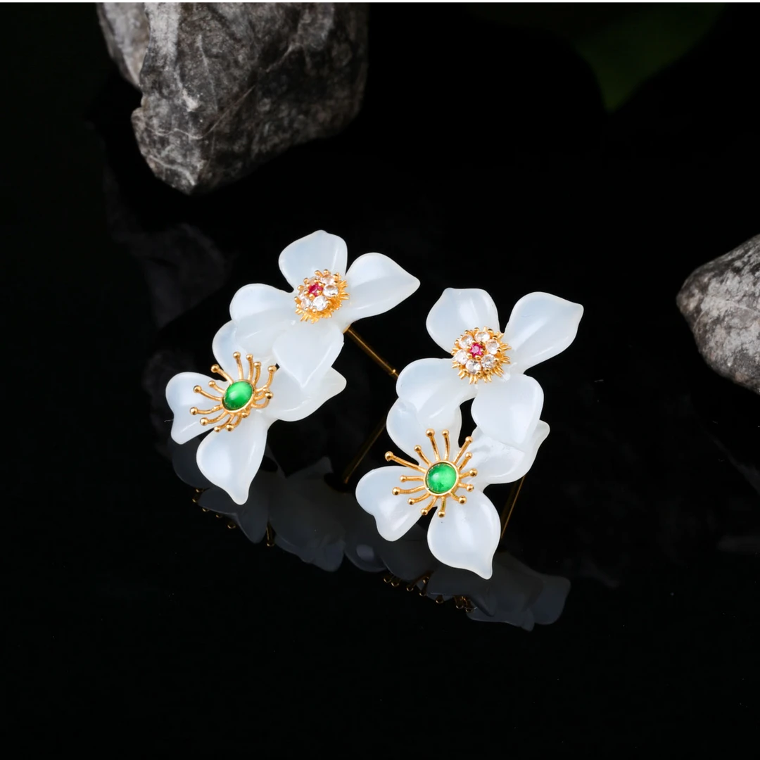 【意婵】《芷悠》18K金镶嵌天然新疆山流水羊脂白玉雕花耳饰-YC65919