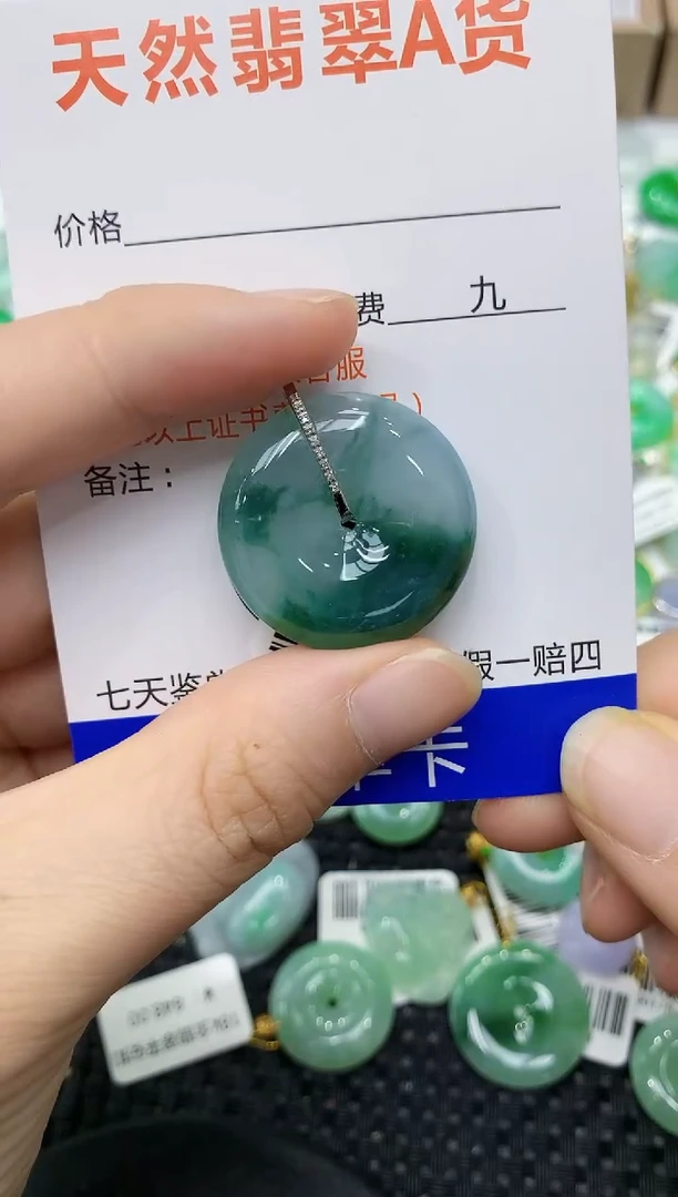 翡翠18K金镶嵌颈饰1111111111