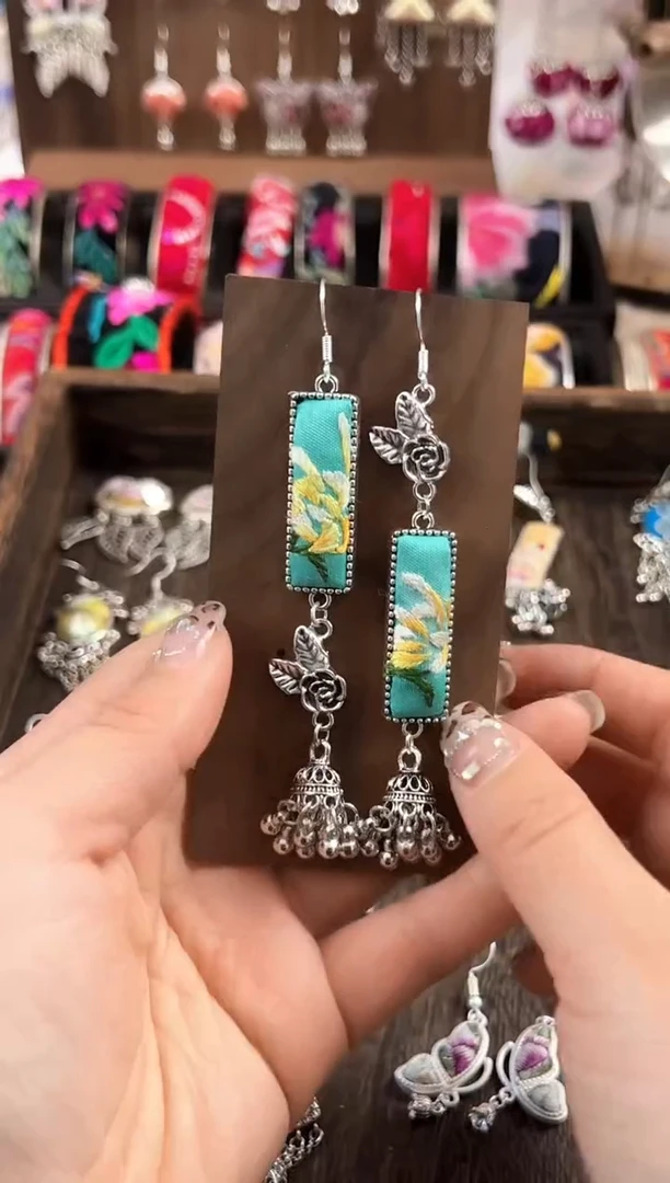 【闪购商品】织绣民族风老绣饰品479