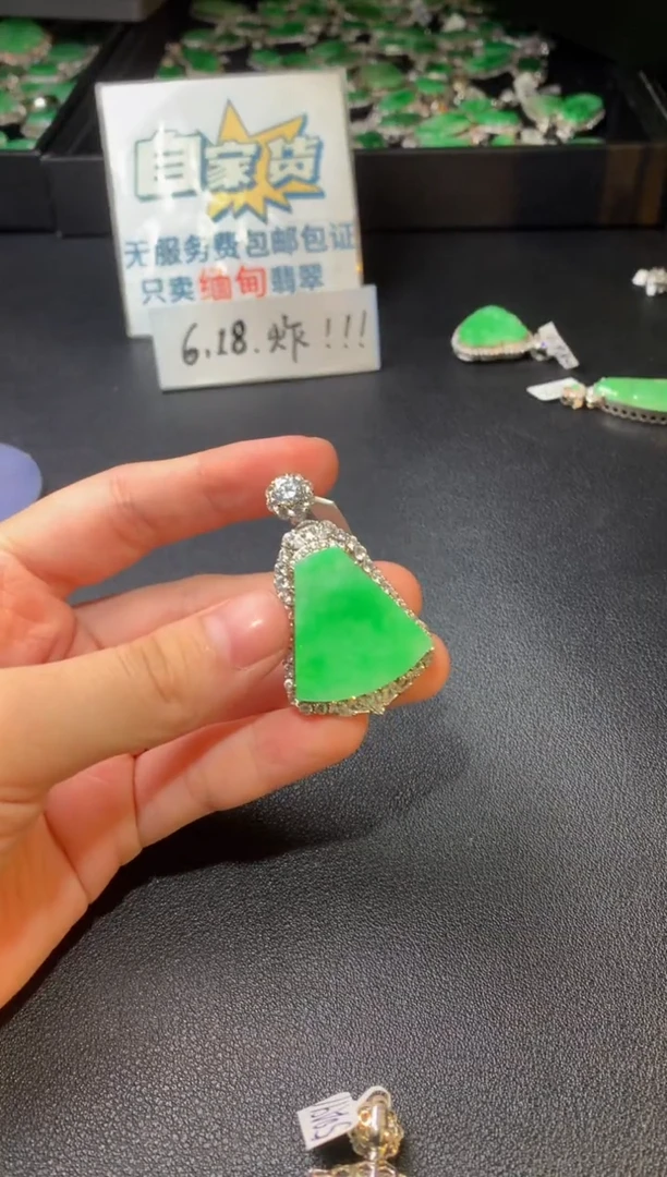 翡翠银S925镶嵌颈饰翡翠