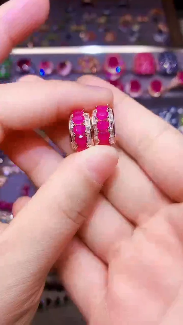 银S925镶嵌耳饰红宝石....