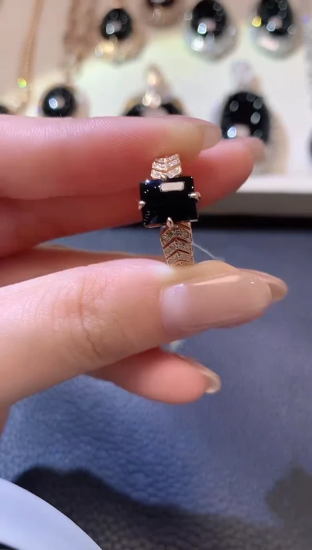 【闪购商品】翡翠戒指18K金镶嵌D10翡翠