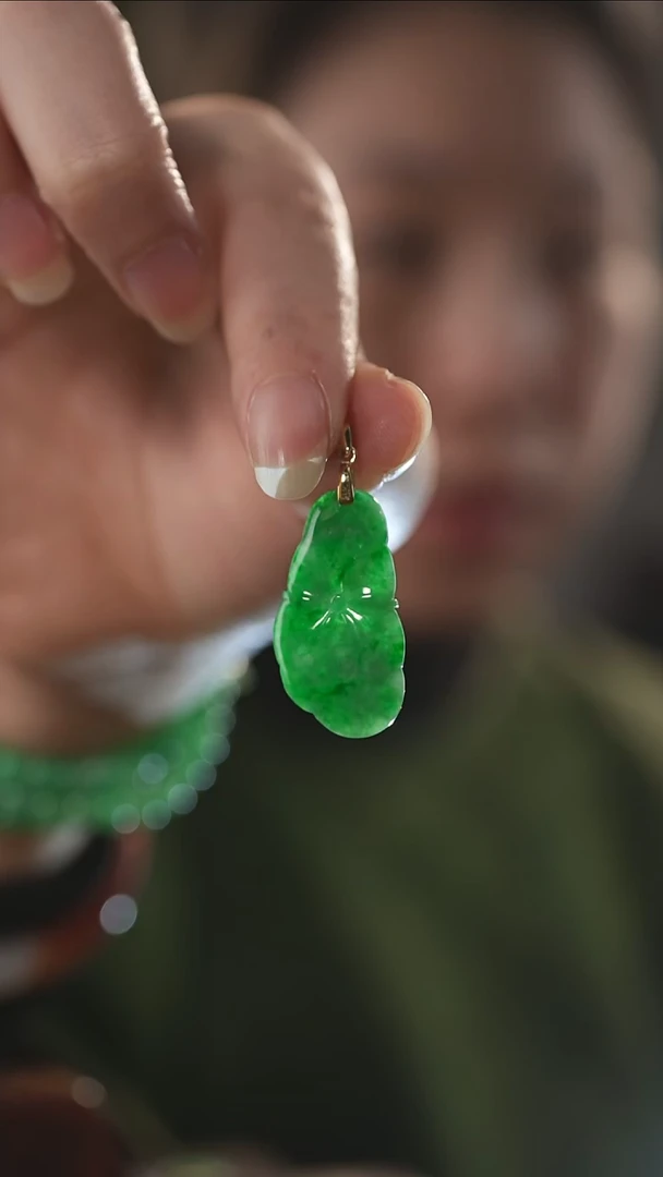 吊坠(不含链)未镶嵌翡翠辣绿翡翠莲蓬吊坠