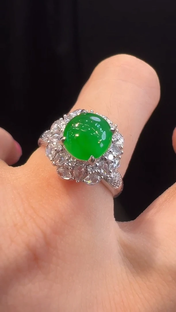 18K金镶嵌戒指翡翠戒指