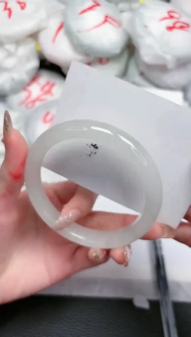 【闪购商品】石英质玉手镯未镶嵌107-62.2