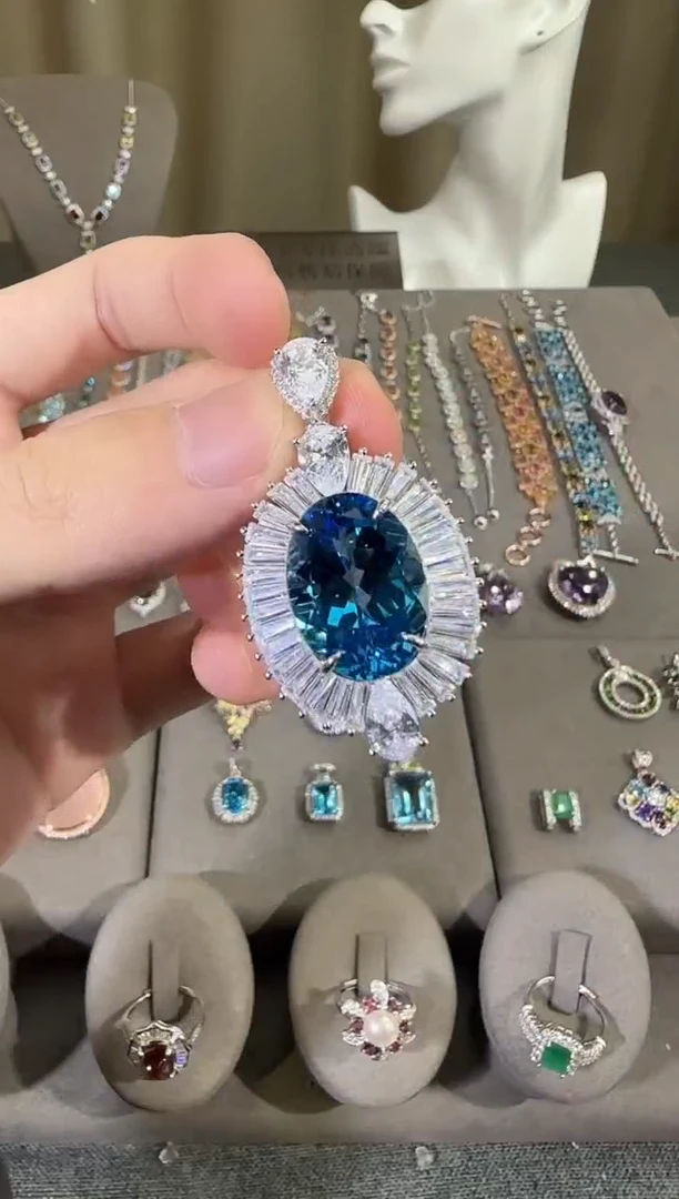 颈饰银S925镶嵌托帕石13*18mm伦敦蓝吊坠